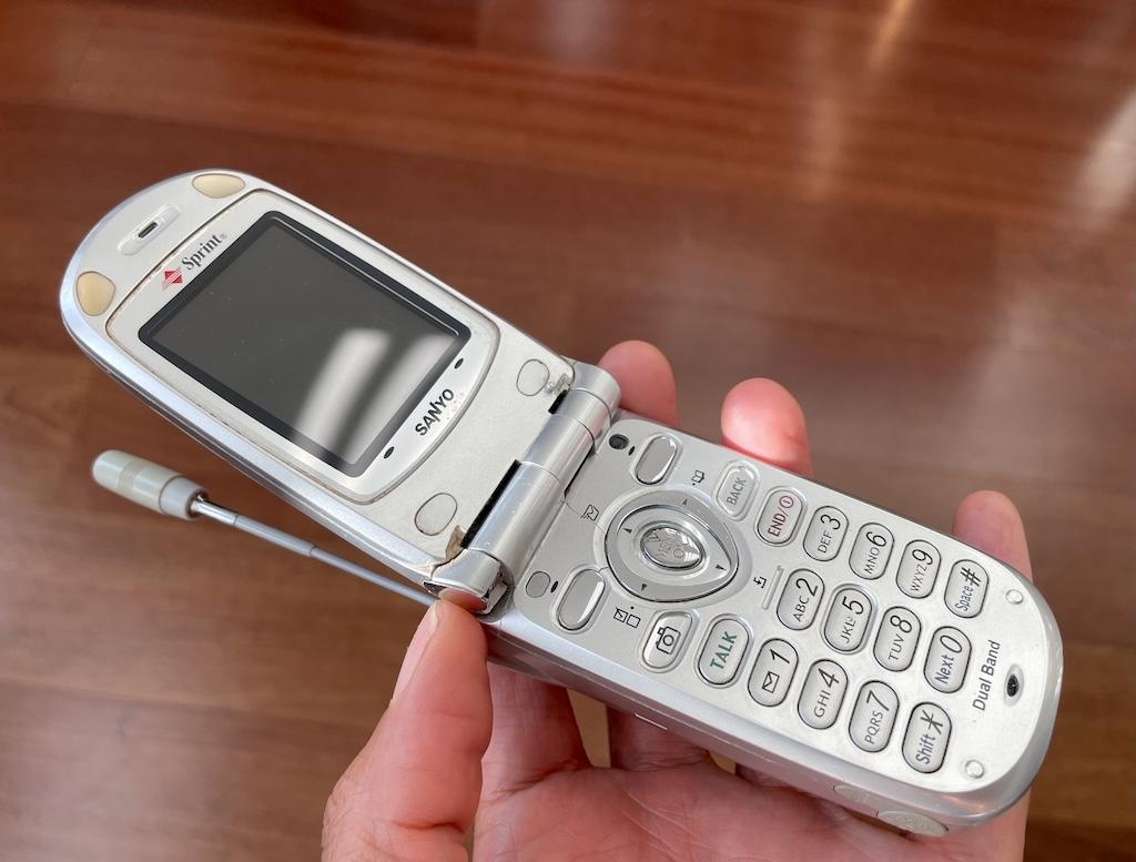 Luna’s hand holding her old Sprint Sanyo cell phone